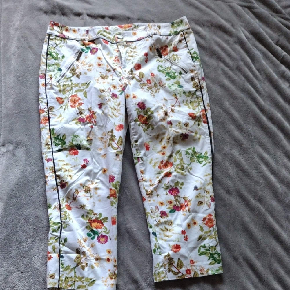 Floral Print Women's Bermuda Shorts